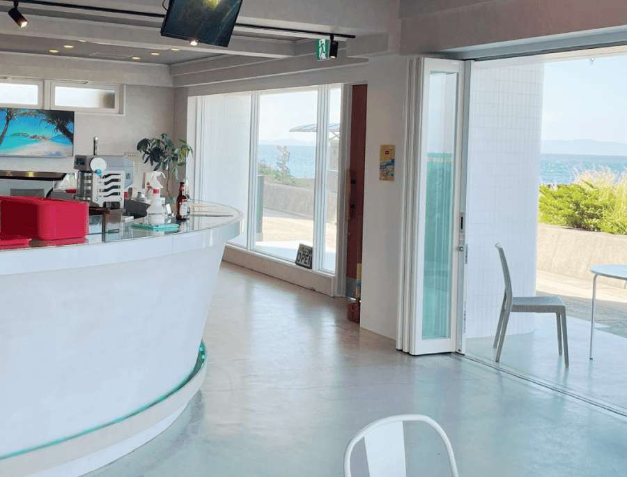 ペットと一緒に朝食タイム